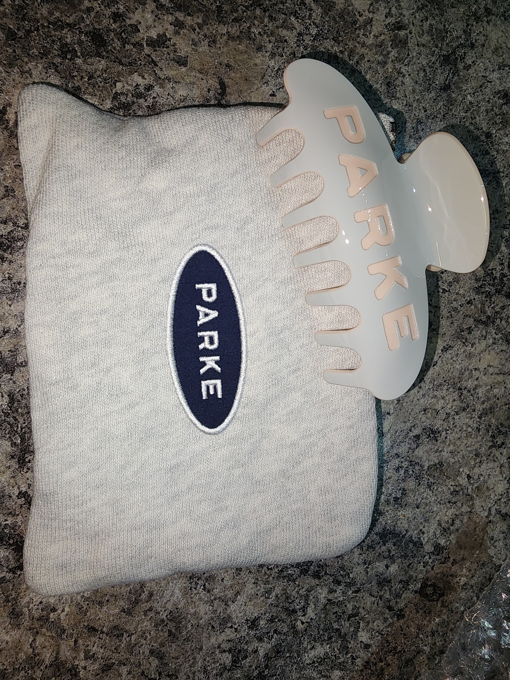 PARKE Women’s Sprinkle Hair Claw Clip with Parke-Branded Zipper Pouch